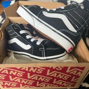 BRAND NEW - Toddler.  VANS.   Filmore HI top zip.   Size 5